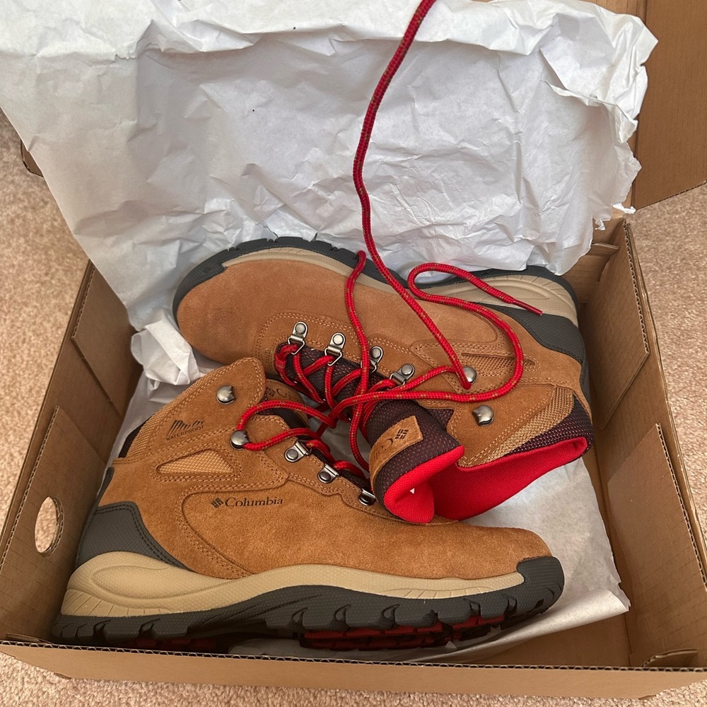 Brand New Columbia Newton Ridge hiking boots- Discontinued